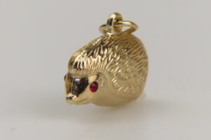 Vintage Necklaces & Pendants