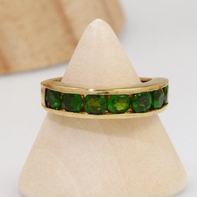 Vintage Chrome Green Diopside Ring in Gold Plated Silver – Channel Set Band