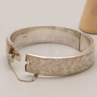 Heavy Floral Bangle Safety Chain Hallmark 1970 7