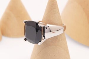 Vintage Black Stone Onyx Cocktail Silver Ring 3