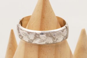 Vintage Wide Silver Hinged Bangle Leaf Hallmark 1968 1