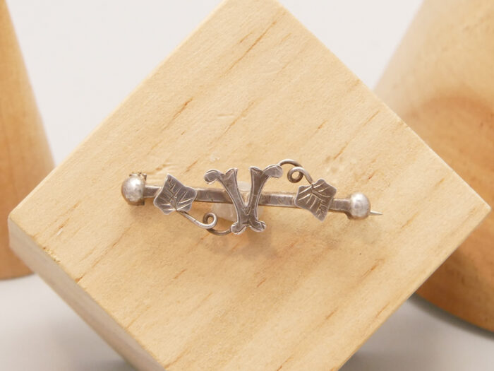 Georgian Silver Floral Bar Brooch V Initial Hallmark 1917 1