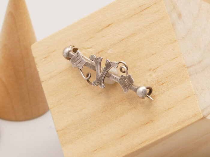 Georgian Silver Floral Bar Brooch V Initial Hallmark 1917 3