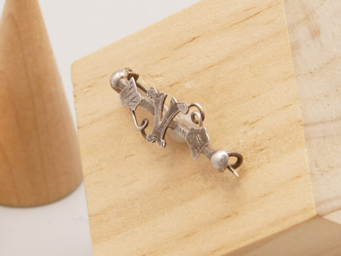 Georgian Silver Floral Bar Brooch V Initial Hallmark 1917 4