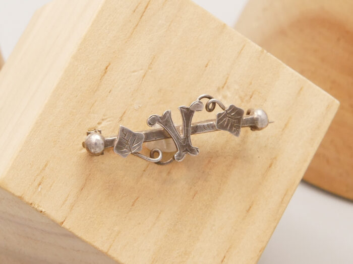 Georgian Silver Floral Bar Brooch V Initial Hallmark 1917 5