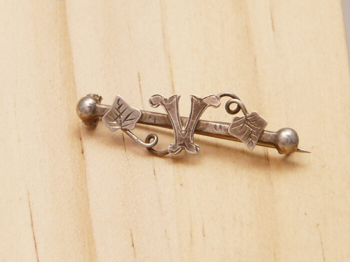 Georgian Silver Floral Bar Brooch V Initial Hallmark 1917 8