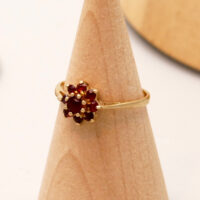 9ct Gold Daisy Flower Ring Red Garnet London 1978 3