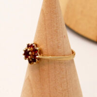 9ct Gold Daisy Flower Ring Red Garnet London 1978 4