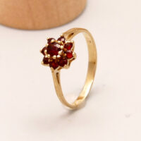 9ct Gold Daisy Flower Ring Red Garnet London 1978 8