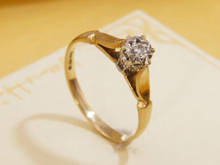 Elegant Diamond Solitaire Ring in 9K Yellow Gold Hallmarked London 1985 5