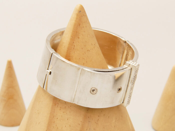 Victorian Belt Buckle Bangle Silver 7