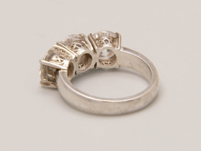 Sterling Silver Cubic Zirconia 3 Stone Travel Ring 8