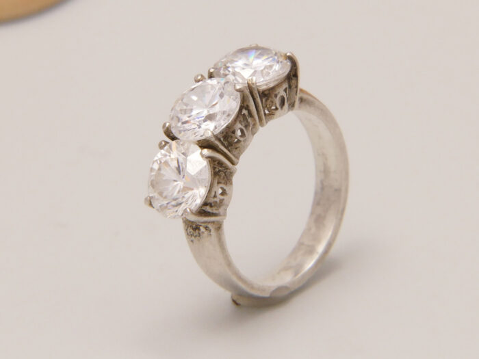 Sterling Silver Cubic Zirconia 3 Stone Travel Ring 9