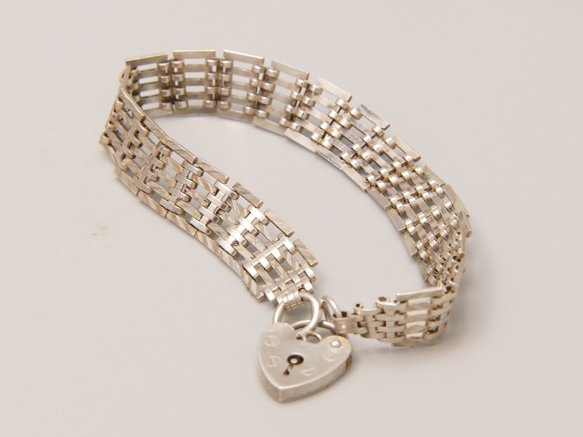 Vintage Diamond Cut 5 Bar Gate Chain Bracelet London 1979 8