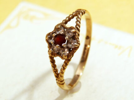 Garnet white Sapphire Daisy RingGold 1980 Diamond Alt 1