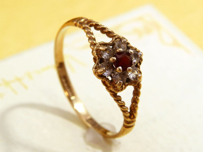 Garnet white Sapphire Daisy RingGold 1980 Diamond Alt 3