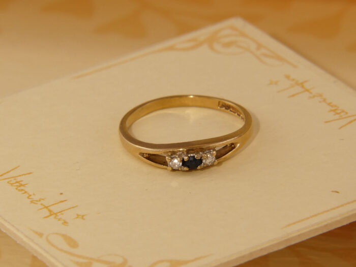 Vintage Blue Sapphire Diamond Three Stone 9ct Yellow Gold 1981 1