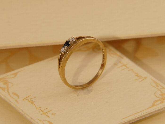 Vintage Blue Sapphire Diamond Three Stone 9ct Yellow Gold 1981 3