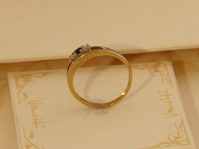 Vintage Blue Sapphire Diamond Three Stone 9ct Yellow Gold 1981 4