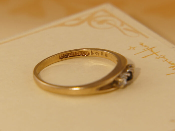 Vintage Blue Sapphire Diamond Three Stone 9ct Yellow Gold 1981 6