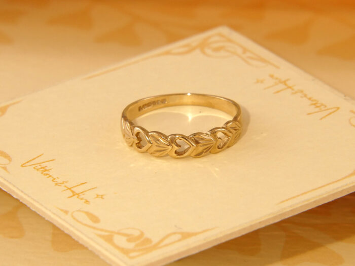 Vintage Friendship Band Ring 9ct Solid Gold Hearts Motif 1991 1