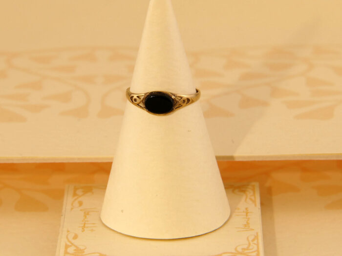 Vintage Oval Black Onyx Celtic Design Yellow Gold Ring Hallmark 1991 1