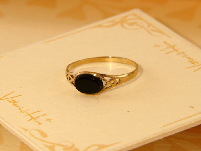 Vintage Oval Black Onyx Celtic Design Yellow Gold Ring Hallmark 1991 2 Vintage Oval Black Onyx Celtic Design Yellow Gold Ring Hallmark 1991 2