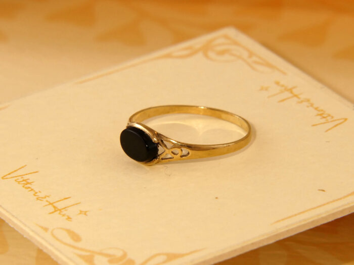 Vintage Oval Black Onyx Celtic Design Yellow Gold Ring Hallmark 1991 3