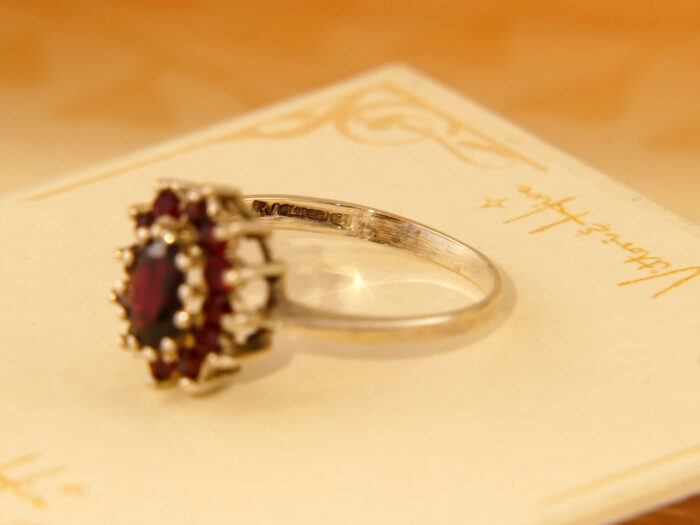 Vintage Red Garnet Daisy Ring in Sterling Silver Hallmarked 1979 5