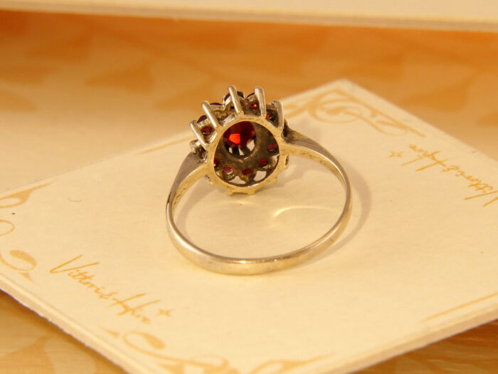 Vintage Red Garnet Daisy Ring in Sterling Silver Hallmarked 1979 7