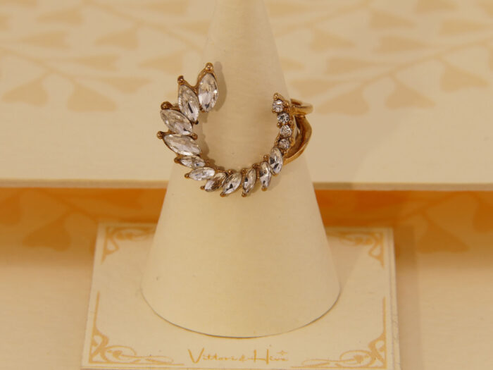 Vintage Gold Coloured Crystal Laurel Travel Ring 1970s 3