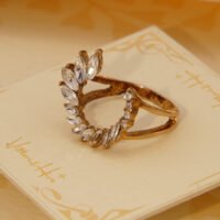 Vintage Gold Coloured Crystal Laurel Travel Ring 1970s 5