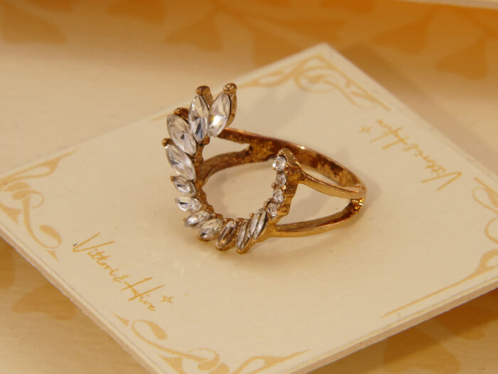 Vintage Gold Coloured Crystal Laurel Travel Ring 1970s 5