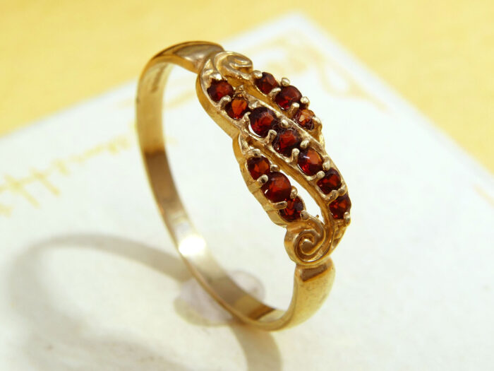 Garnet Spray Cluster Scrolls Band Gold Ring 8