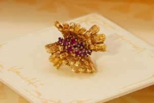 Modernist Burmese Ruby Cluster Ring Heavy 18k Gold Andrew Grima 1960s 2