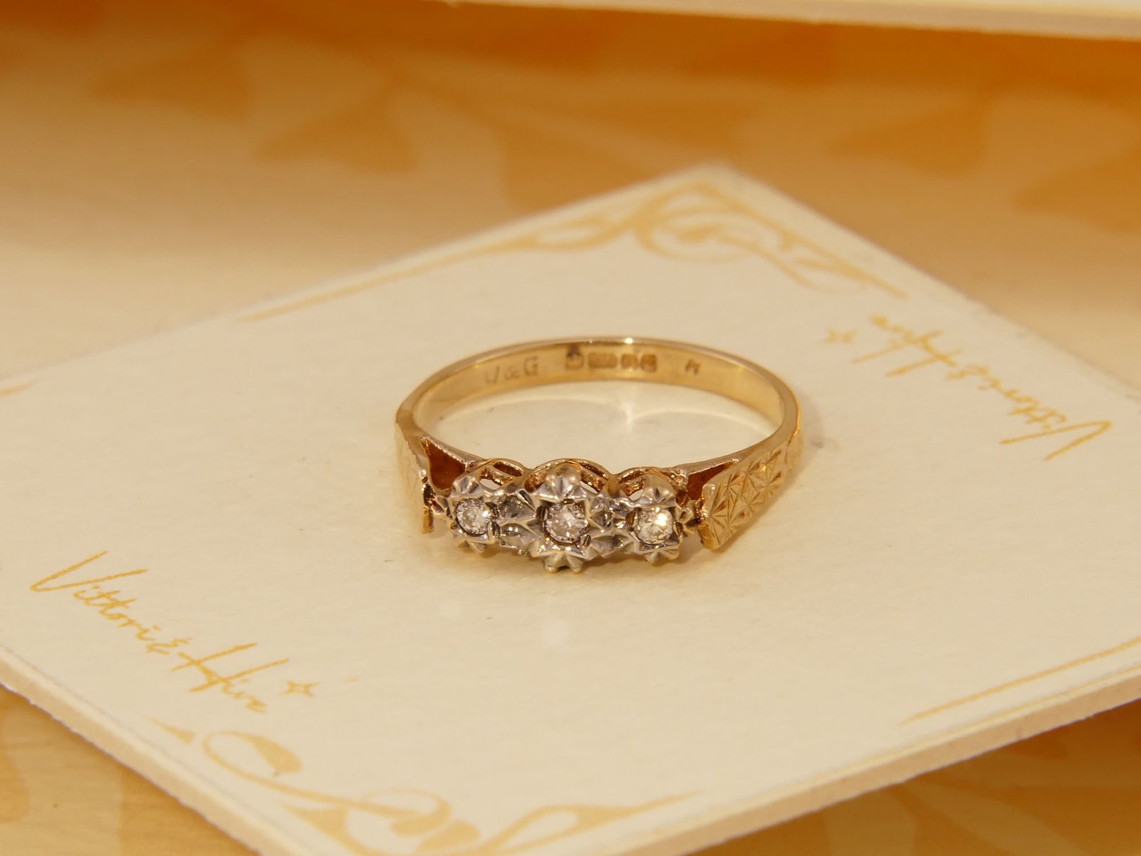 Vintage Diamond Trilogy 3 Stone Yellow Gold Ring 1977 England 2