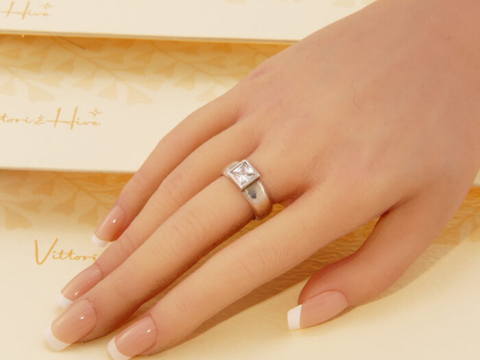 Vintage Modernist Square Cut Zircon Heavy Silver Band Ring 9