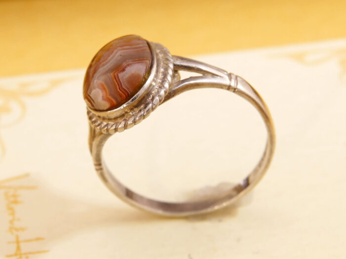 Oval Silk Sardonyx Cabochon Silver Ring Hallmarked 1970s 6