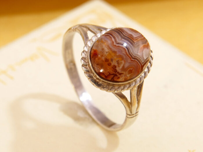 Oval Silk Sardonyx Cabochon Silver Ring Hallmarked 1970s 7