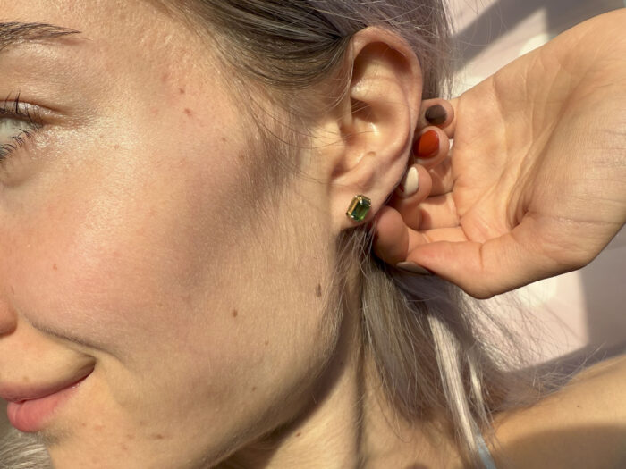 Elegant Step Cut 1ct Emerald Yellow Gold Stud Earrings Hallmark 1962 2