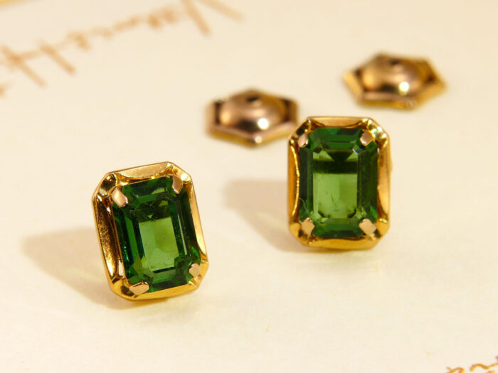 Elegant Step Cut 1ct Emerald Yellow Gold Stud Earrings Hallmark 1962 3