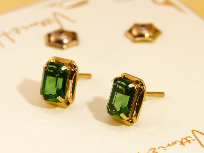 Elegant Step Cut 1ct Emerald Yellow Gold Stud Earrings Hallmark 1962 6