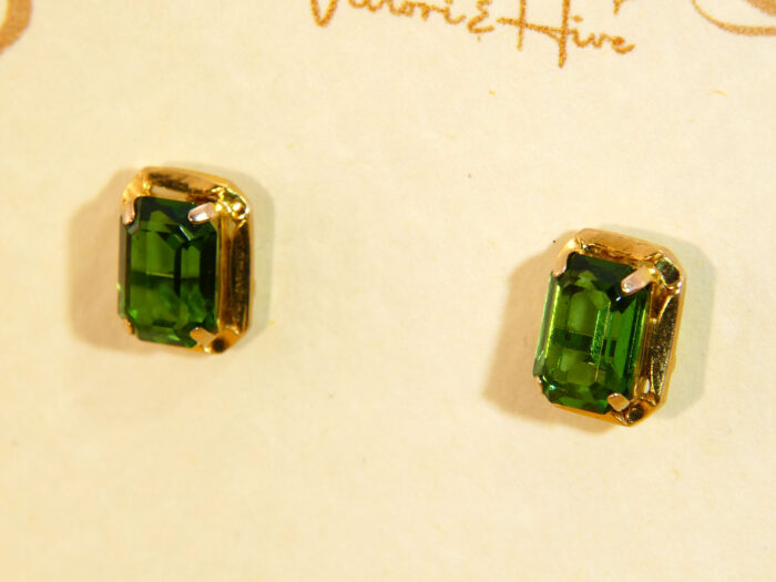 Elegant Step Cut 1ct Emerald Yellow Gold Stud Earrings Hallmark 1962 7