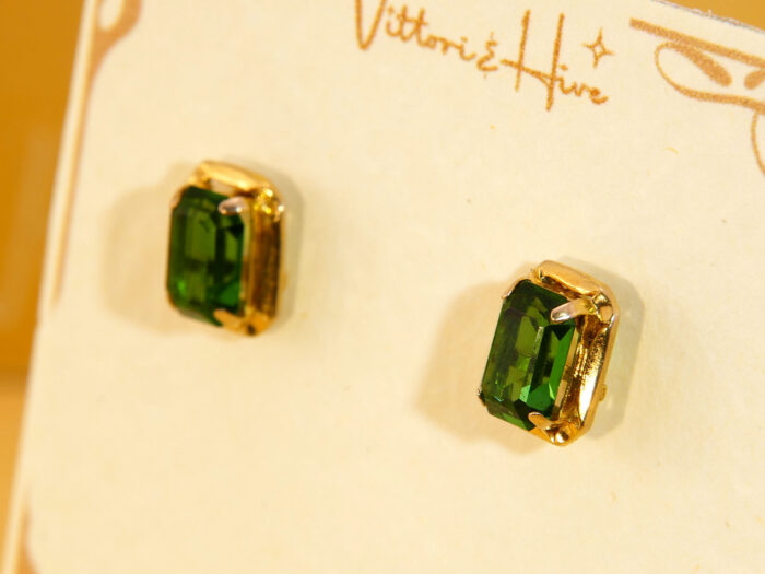 Elegant Step Cut 1ct Emerald Yellow Gold Stud Earrings Hallmark 1962 8