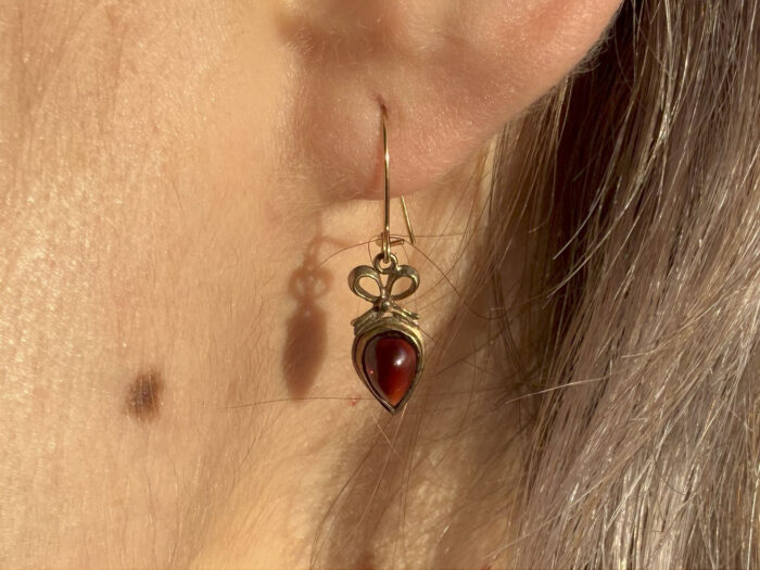 Teardrop Cabochon Red Garnet 9k Yellow Gold Drop Earrings Hallmark 1984 1