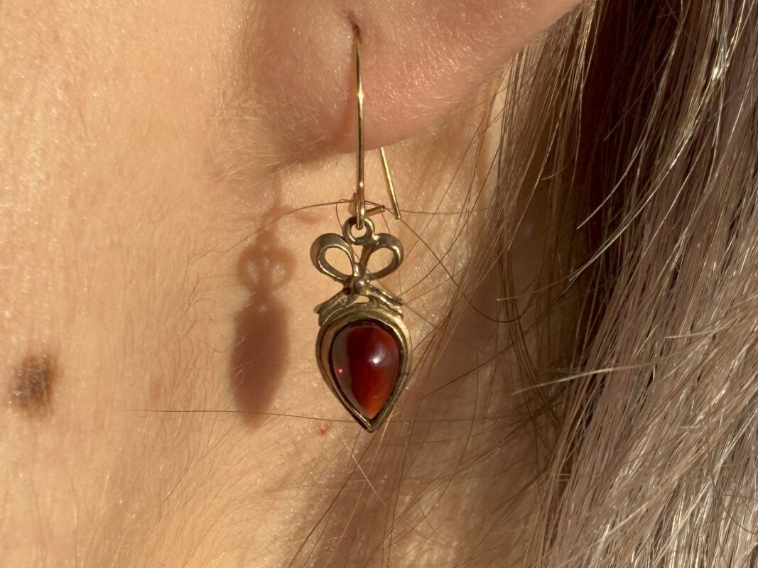 Teardrop Cabochon Red Garnet 9k Yellow Gold Drop Earrings Hallmark 1984 2