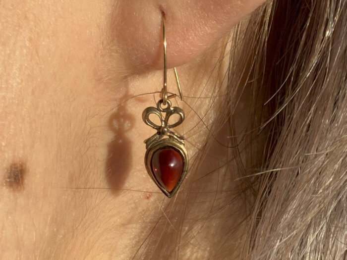 Teardrop Cabochon Red Garnet 9k Yellow Gold Drop Earrings Hallmark 1984 2