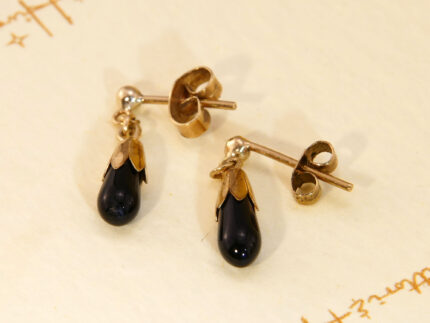 Onyx Torpedo Drop Earrings in 9ct Yellow Gold Aubergine Egg Plant 1