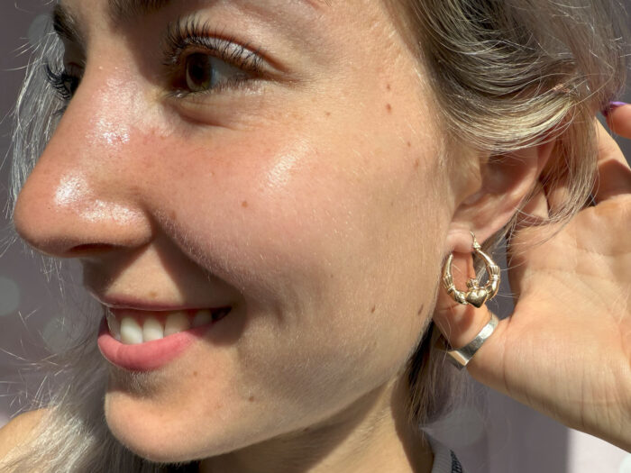 1 gold earrings 1