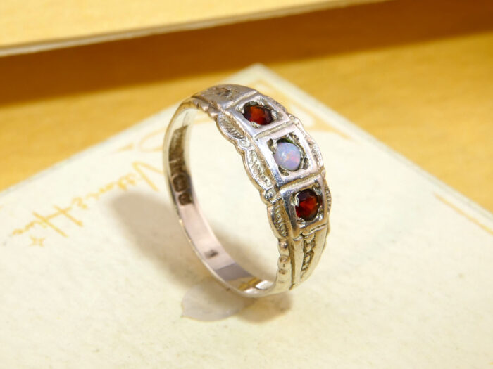 Vintage Silver Opal Garnet Band Ring Hallmark 1977 Art Deco Style 8